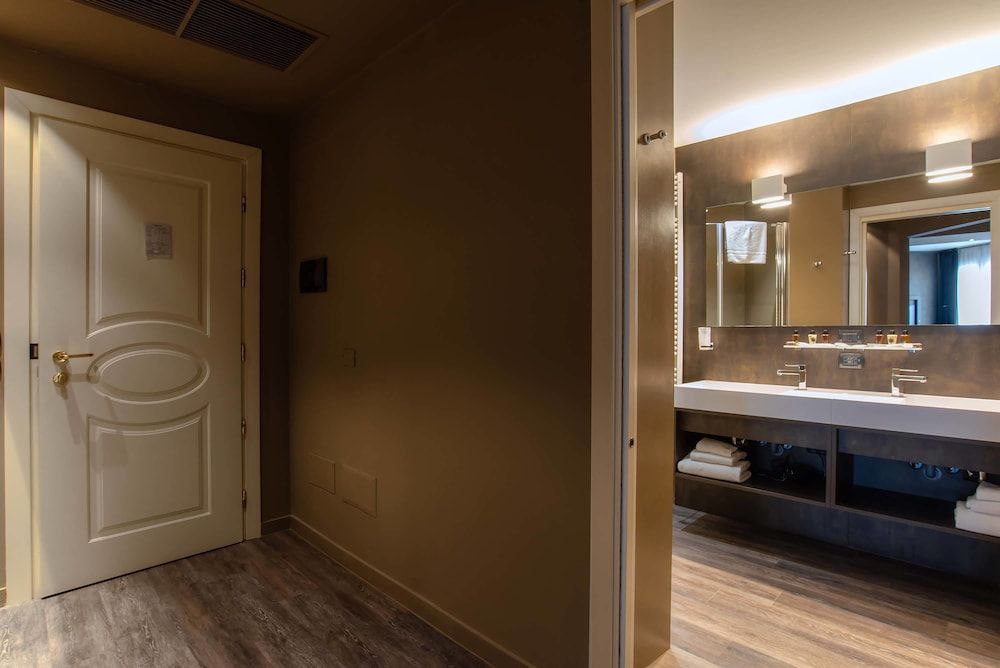 Maranello Palace Suite, 1 King Bed 24