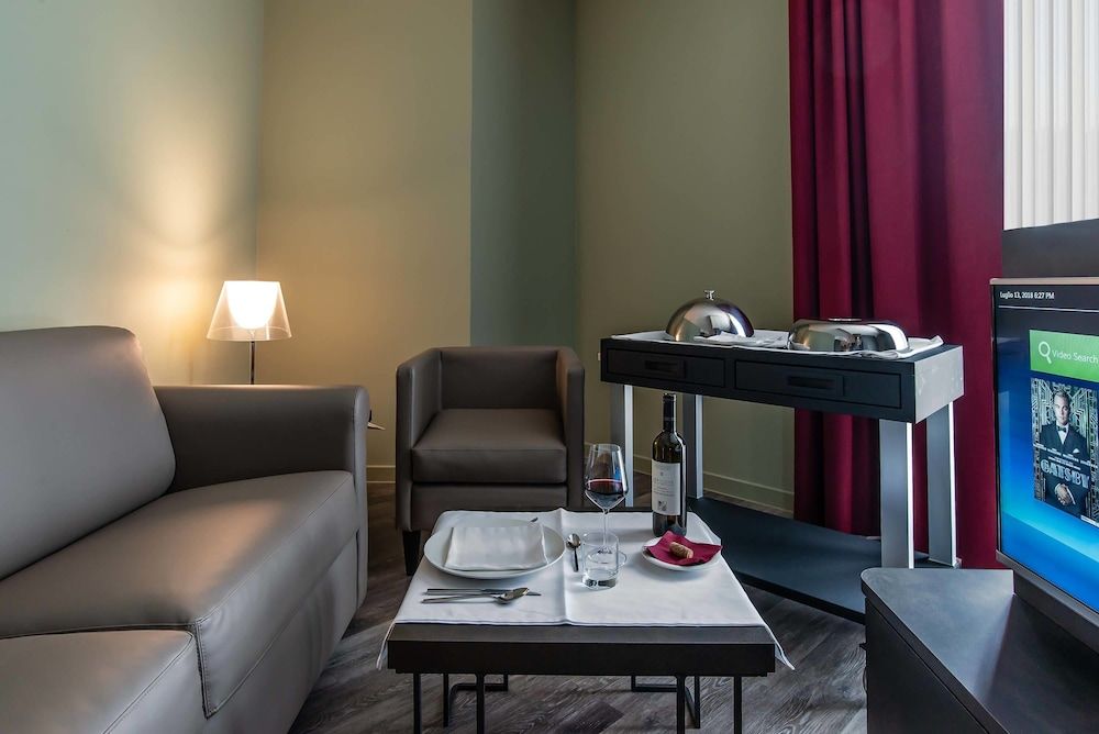 Maranello Palace Suite, 1 King Bed 43