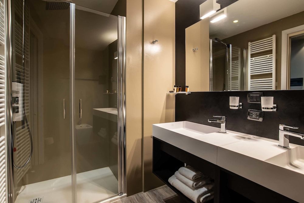 Maranello Palace Suite, 1 King Bed 28