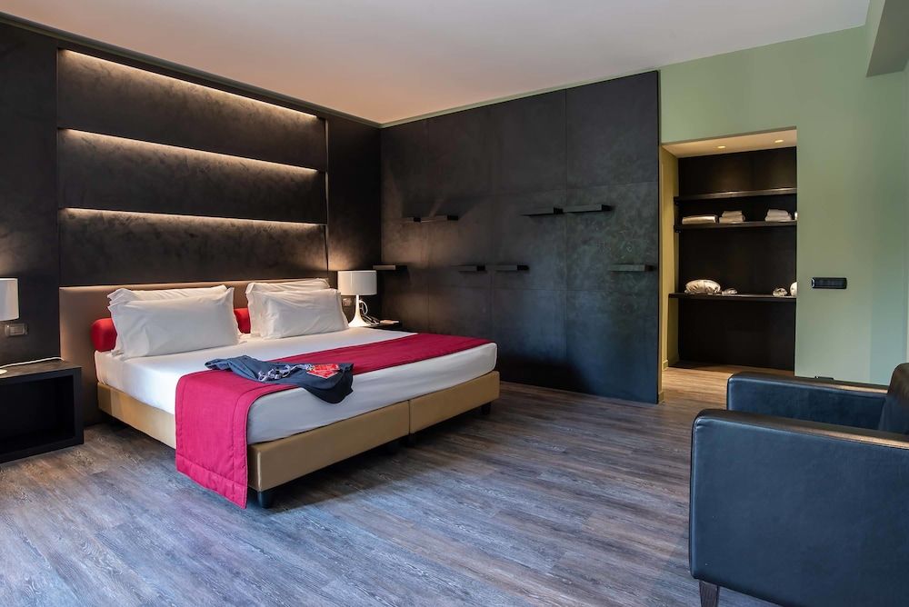 Maranello Palace Suite, 1 King Bed 14