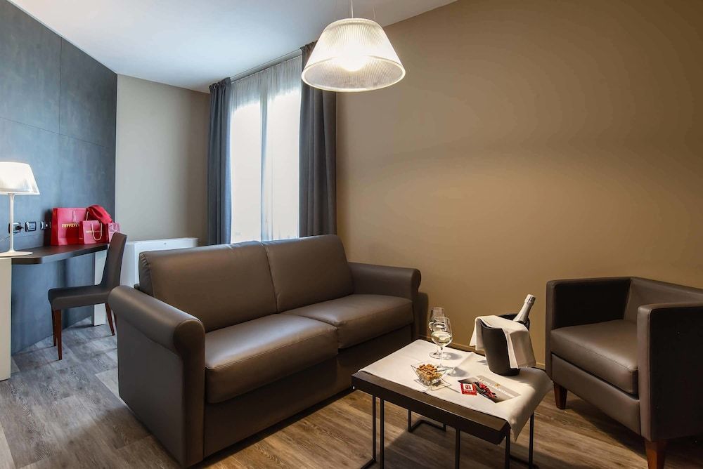 Maranello Palace Suite, 1 King Bed 39