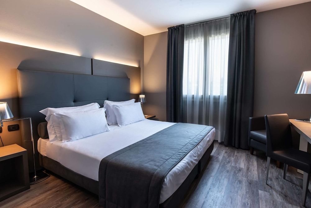 Maranello Palace Classic Double Room Single Use 3