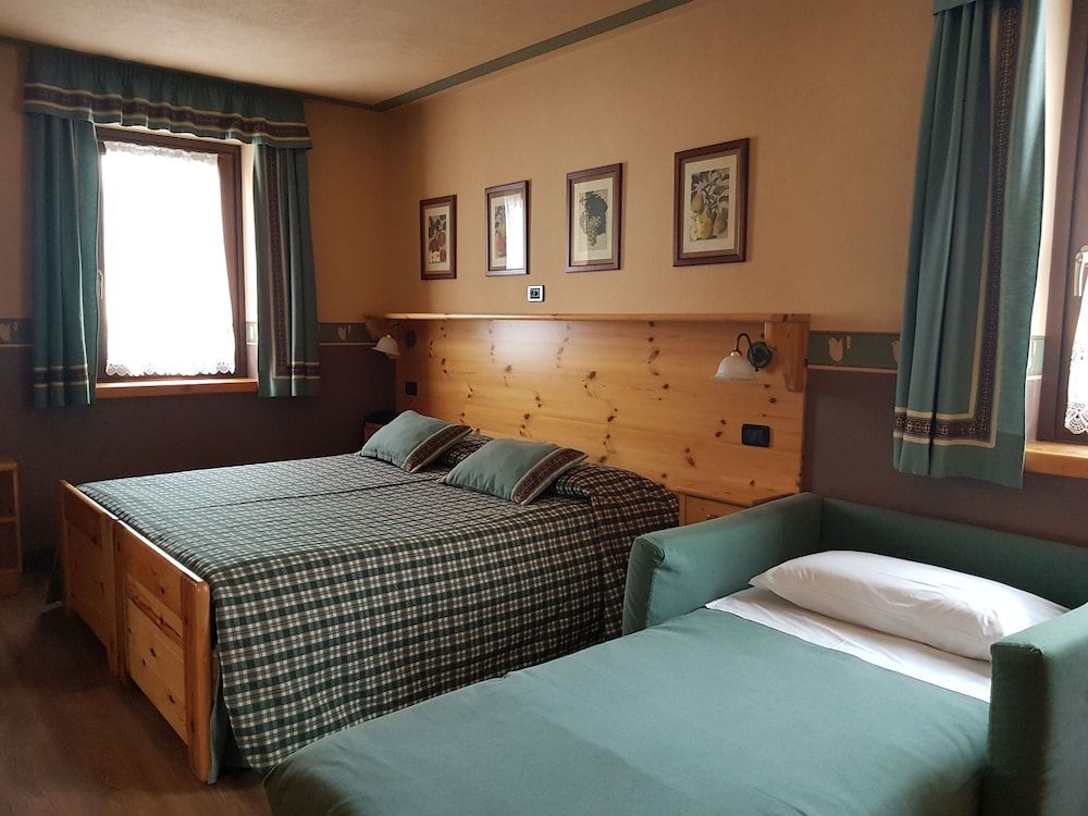 Standard Triple Room, Private Bathroom
