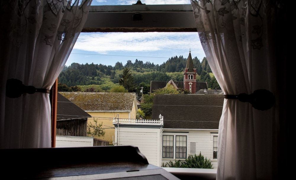 Gingerbread Mansion Inn Basic Queen 6