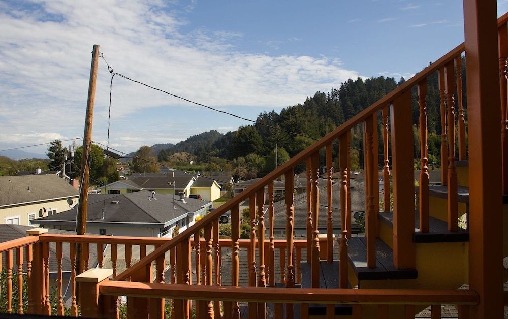 Gingerbread Mansion Inn Queen Room 8