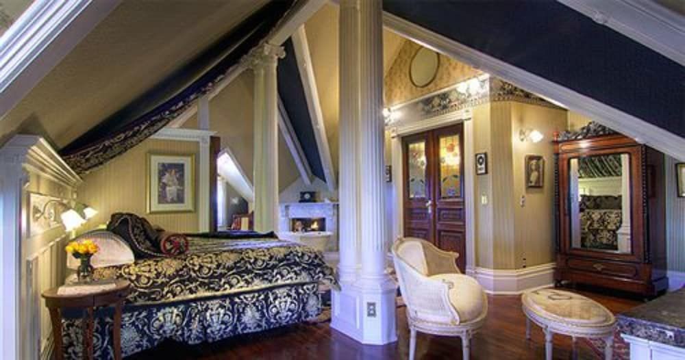 Gingerbread Mansion Inn Luxury Suite, 1 King Bed 2