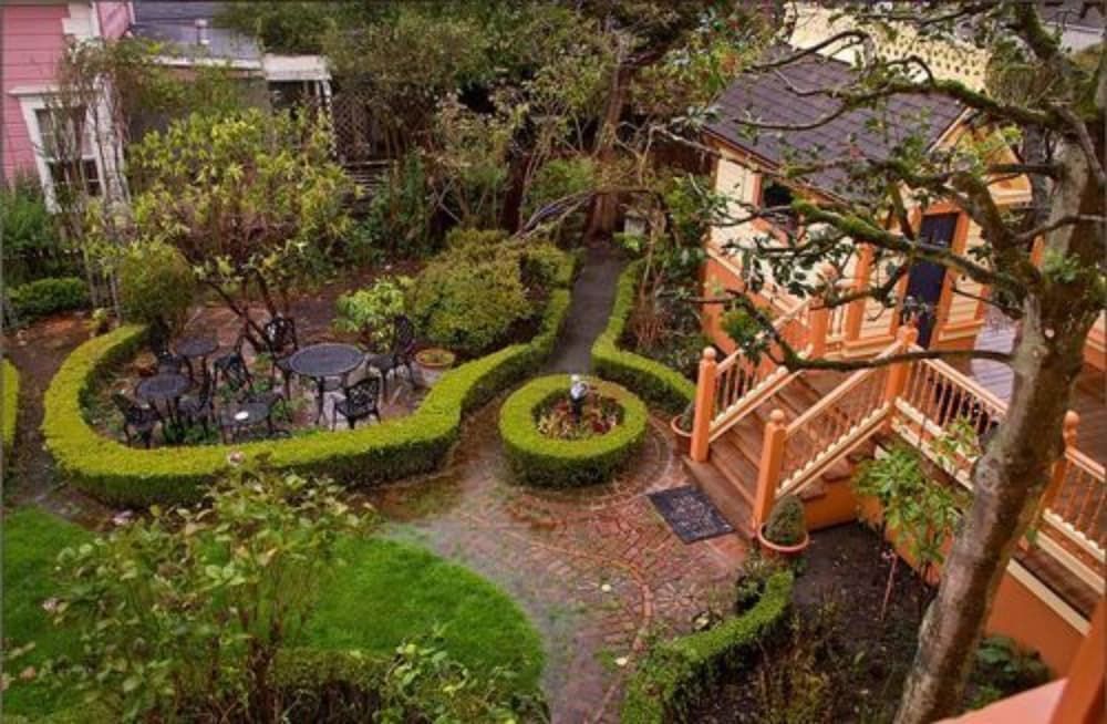 Gingerbread Mansion Inn Luxury Suite, 1 King Bed 11