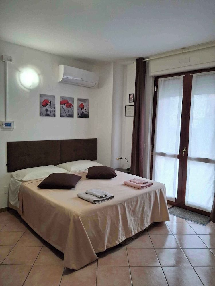 Ferriera 8 Basic Quadruple Room 6