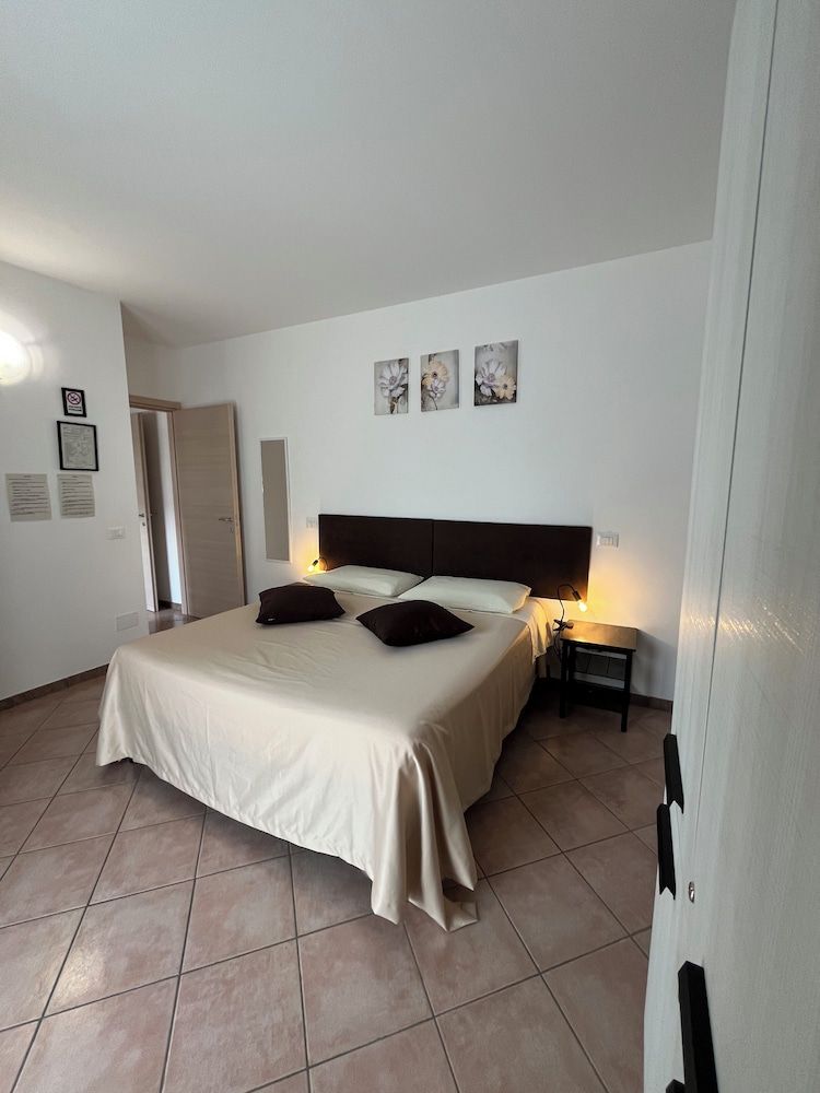 Ferriera 8 Basic Quadruple Room 9