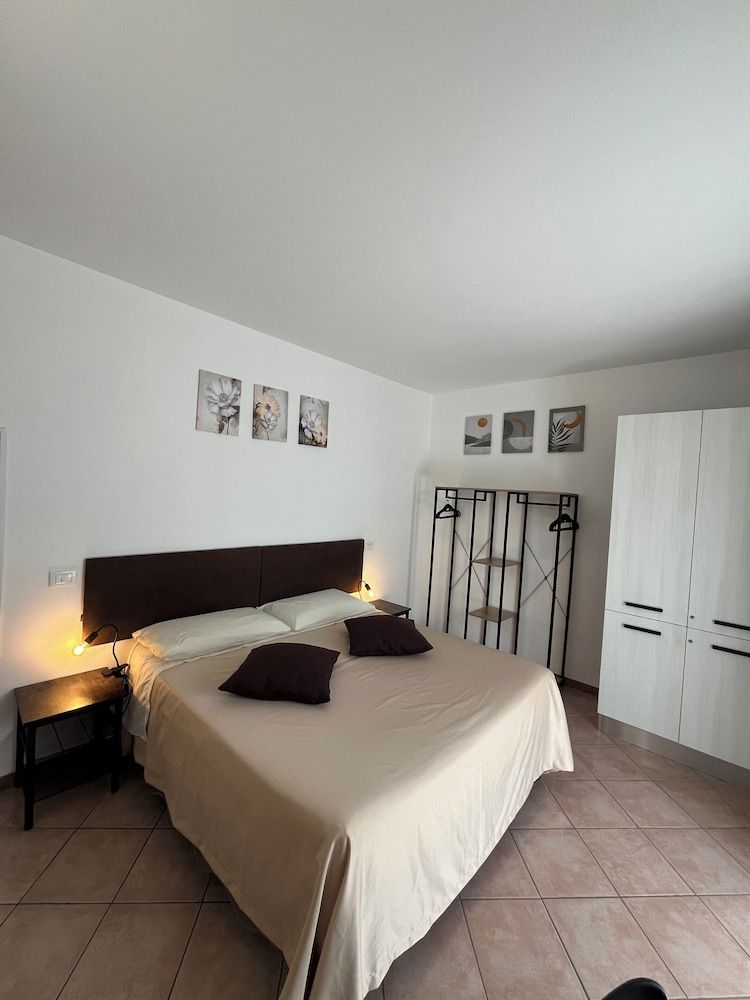 Ferriera 8 Basic Quadruple Room 10