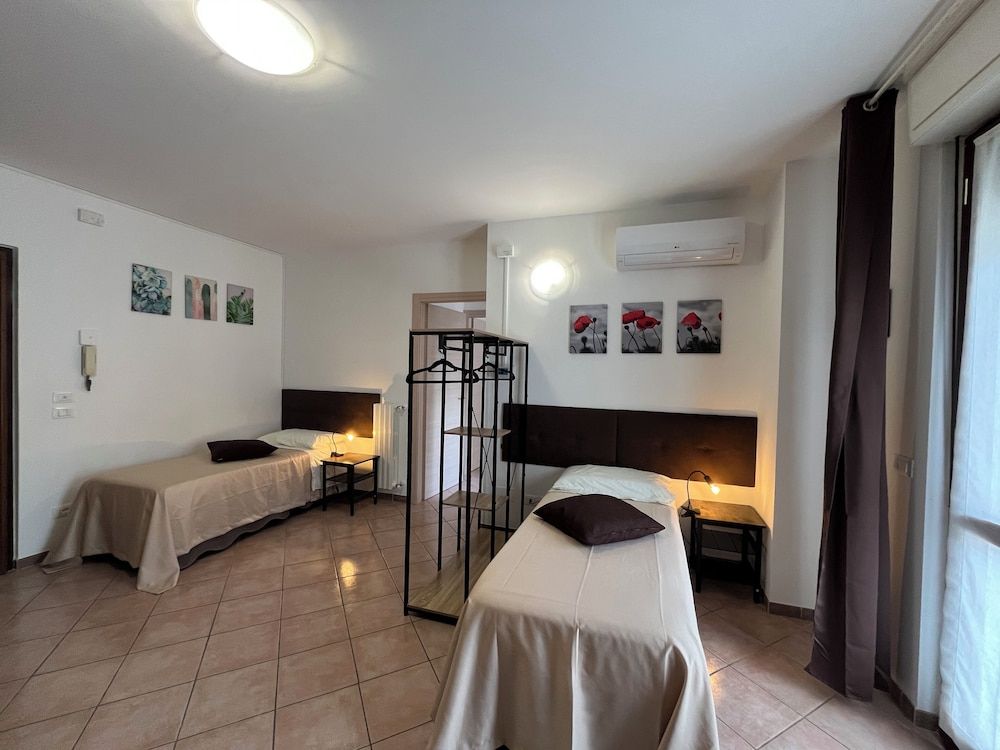 Ferriera 8 Basic Quadruple Room 14