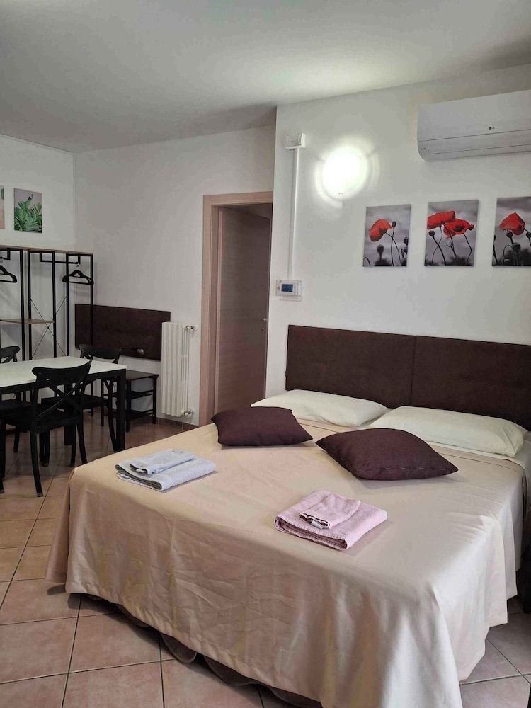 Ferriera 8 Basic Quadruple Room 5