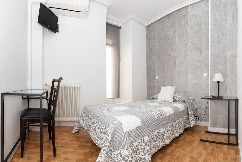 undefined Hostal Tokio 3