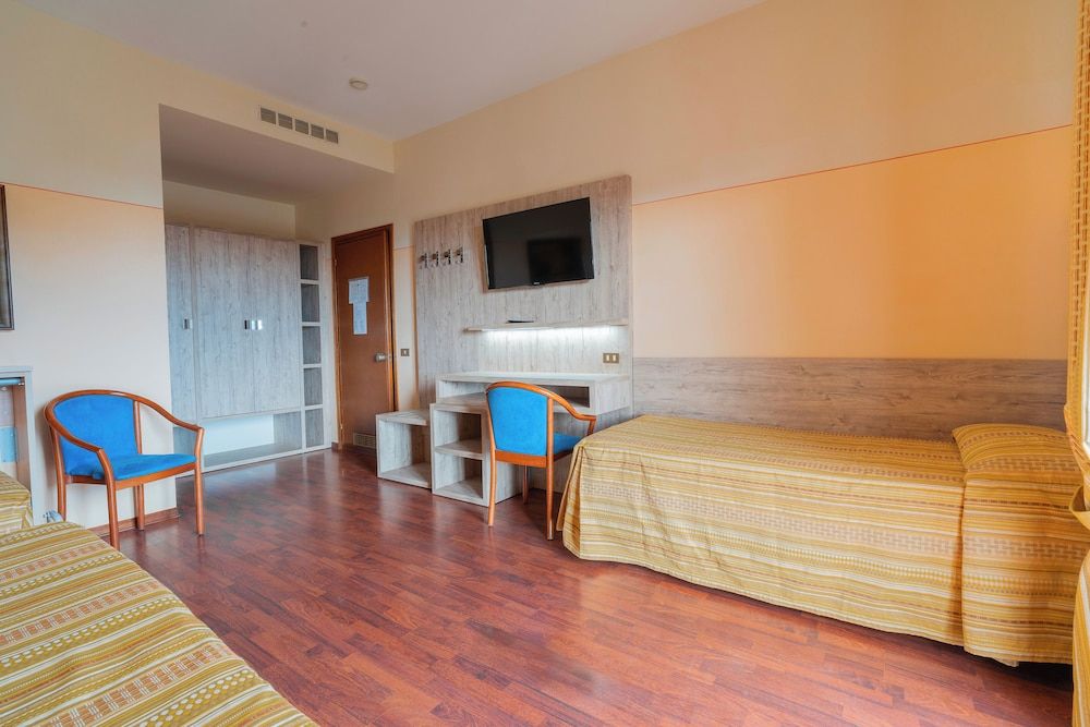 Hotel Tirreno Comfort Quadruple Room, Non Smoking, Garden View