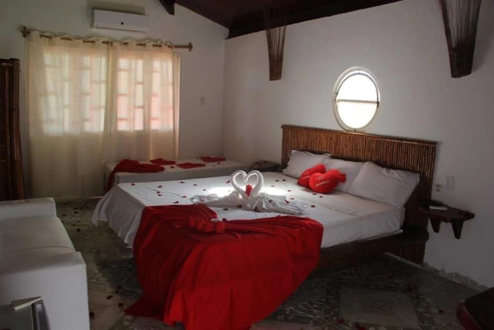 Deluxe Studio Suite, King and 2 Twin, 1 Bedroom, Lagoon View