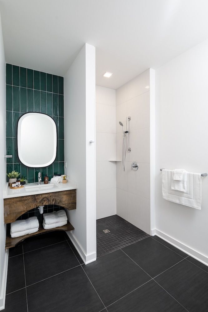 The Station by Compo Hotels ADA Vista Wedge Cottage 3