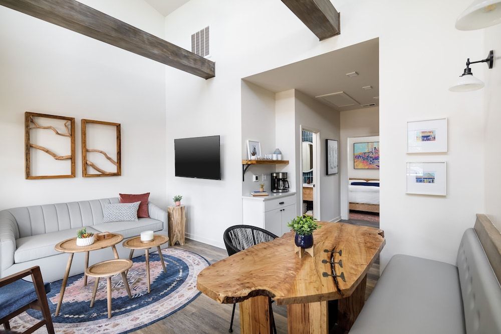 The Station by Compo Hotels Trailside Wedge Cottage 5