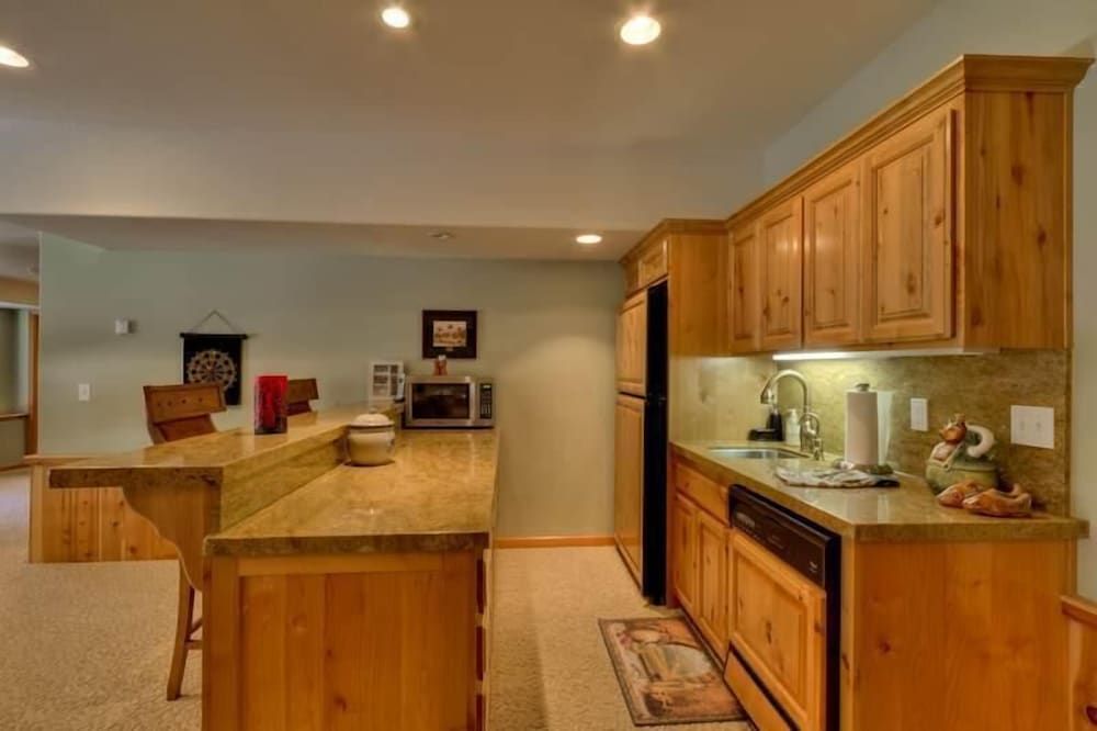 undefined Mv16 : Bear Lair Estate With Hot Tub 4