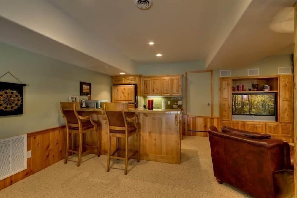 undefined Mv16 : Bear Lair Estate With Hot Tub 3