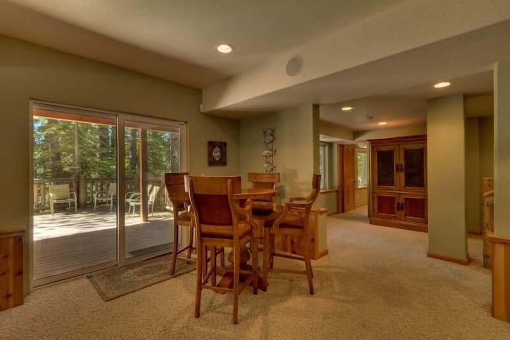 undefined Mv16 : Bear Lair Estate With Hot Tub 8