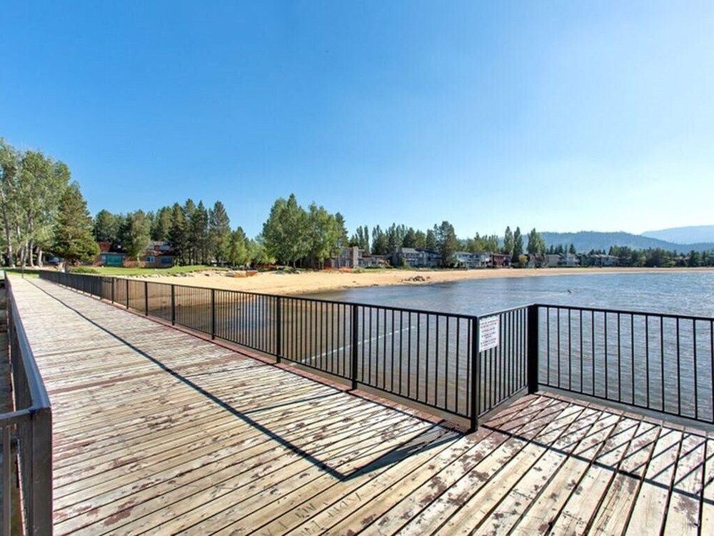 Mv22: Waterfront Condo in Tahoe Keys . 3 Bedrooms 010630 Condo, Multiple Beds (MV22: Waterfront Condo in Tahoe Keys ) 14