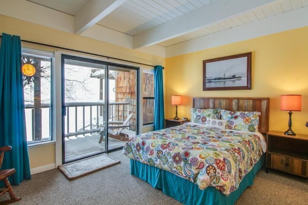 undefined Mv22: Waterfront Condo in Tahoe Keys . 3 Bedrooms 010630 5