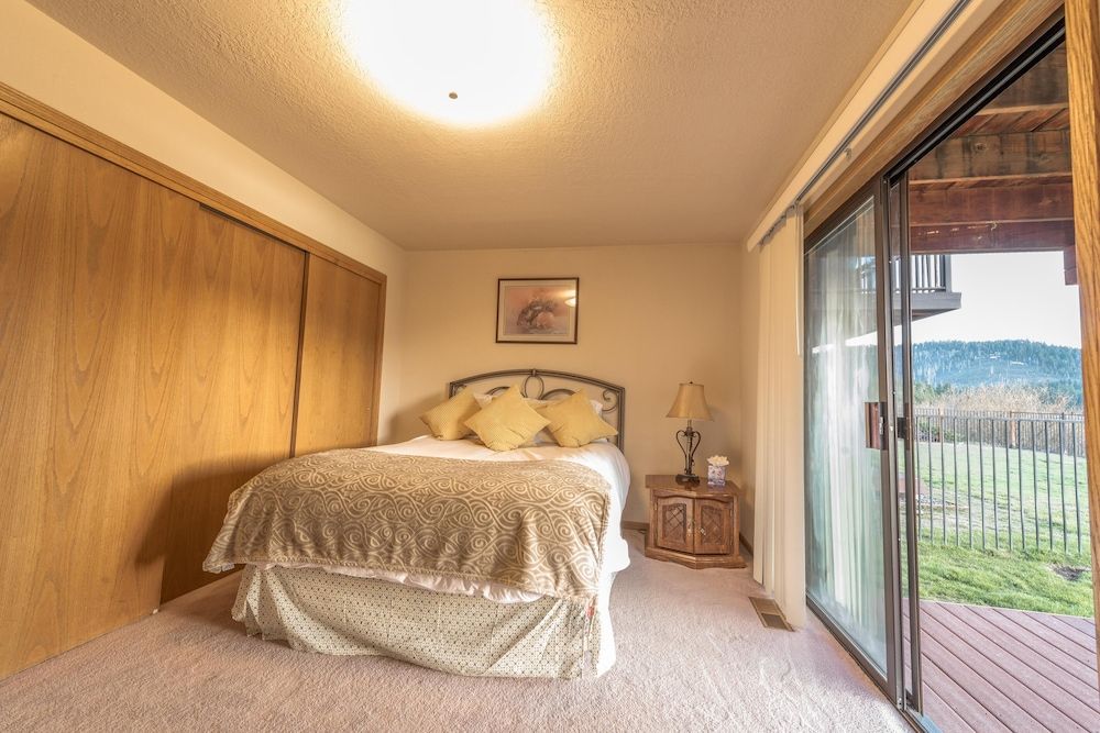 undefined Mv1: Mount Tallac Estate 010630 8