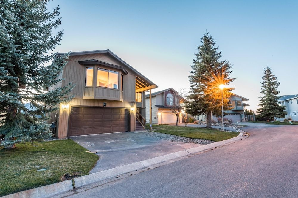 undefined Mv1: Mount Tallac Estate 010630 2