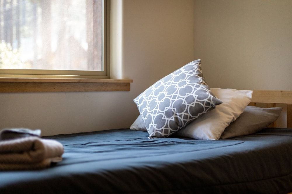 Contemporary Tahoe Cabin House, Multiple Beds, Balcony, Mountain View 9