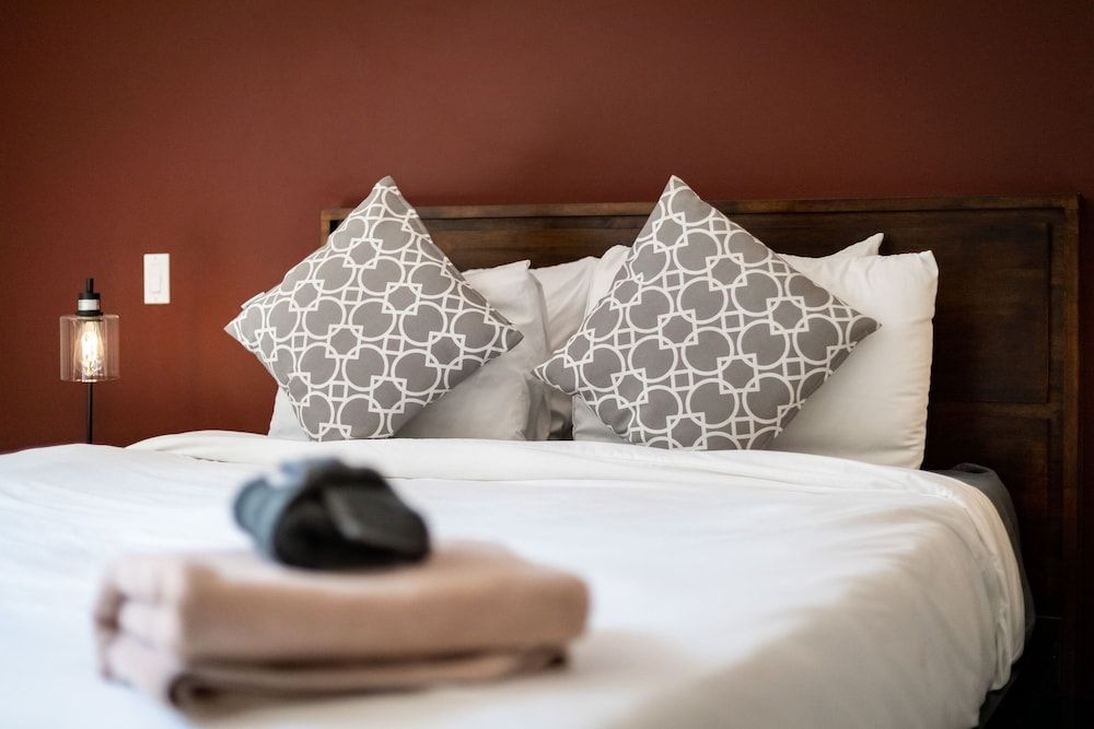 Contemporary Tahoe Cabin House, Multiple Beds, Balcony, Mountain View 12