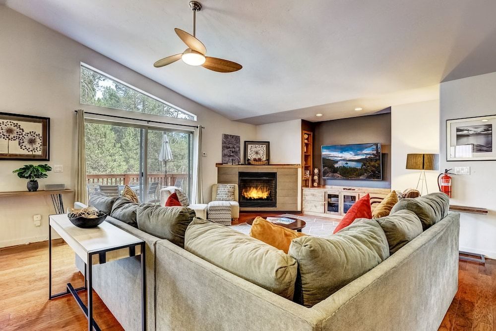 Contemporary Tahoe Cabin House, Multiple Beds, Balcony, Mountain View 22