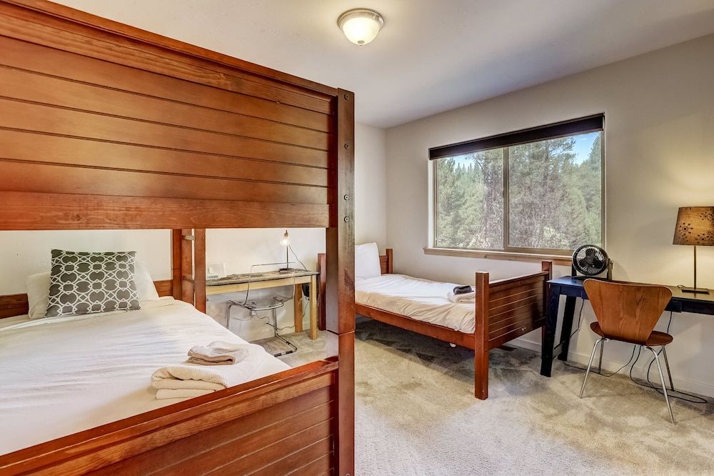 Contemporary Tahoe Cabin House, Multiple Beds, Balcony, Mountain View 7