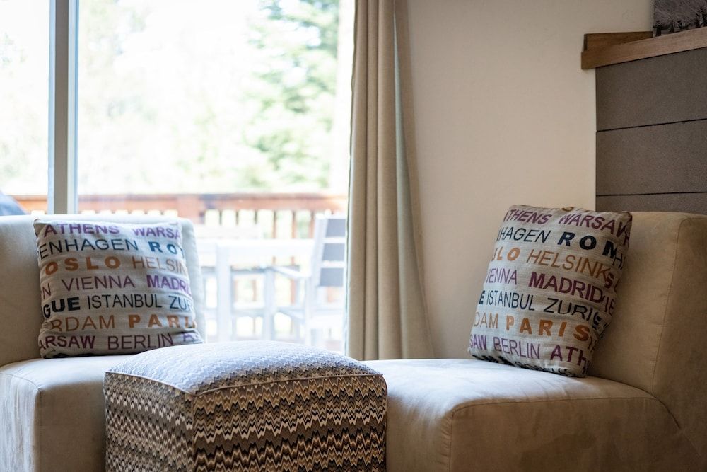 Contemporary Tahoe Cabin House, Multiple Beds, Balcony, Mountain View 3