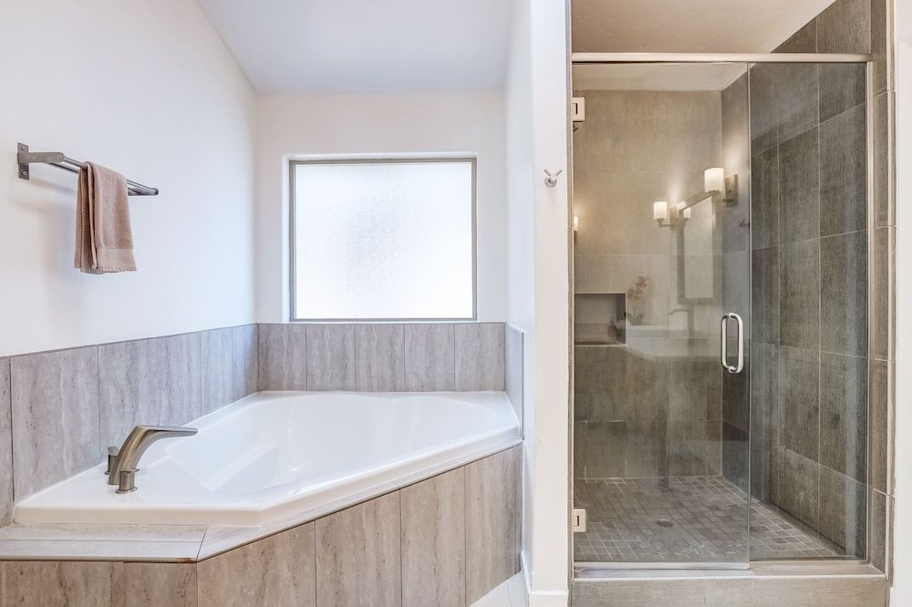 Contemporary Tahoe Cabin House, Multiple Beds, Balcony, Mountain View 24