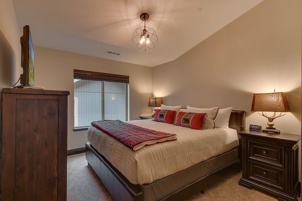 undefined Silver Pines - Ski or Summer 30+ day Home 10