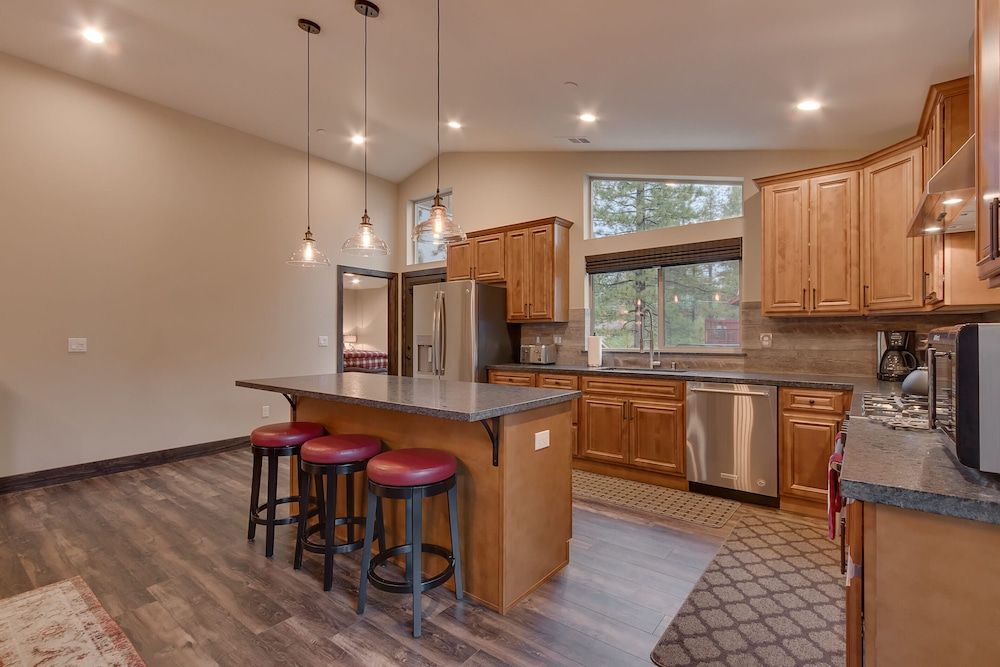 undefined Silver Pines - Ski or Summer 30+ day Home 2