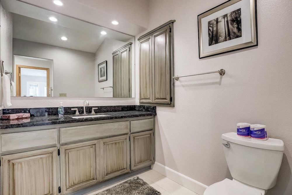 Nestled Pines Retreat Hot Tub, Pool Tahoe, Foosball, +more! House, Multiple Beds, Hot Tub, Mountain View (Nestled Pines Retreat) 26