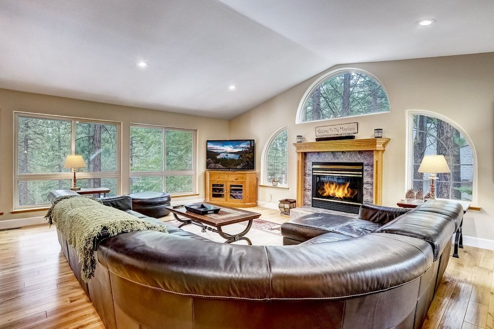 Nestled Pines Retreat Hot Tub, Pool Tahoe, Foosball, +more! House, Multiple Beds, Hot Tub, Mountain View (Nestled Pines Retreat) 21