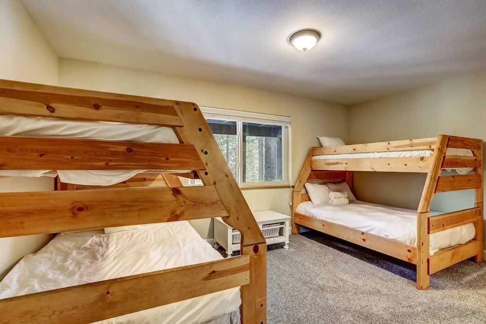 Nestled Pines Retreat Hot Tub, Pool Tahoe, Foosball, +more! House, Multiple Beds, Hot Tub, Mountain View (Nestled Pines Retreat) 8
