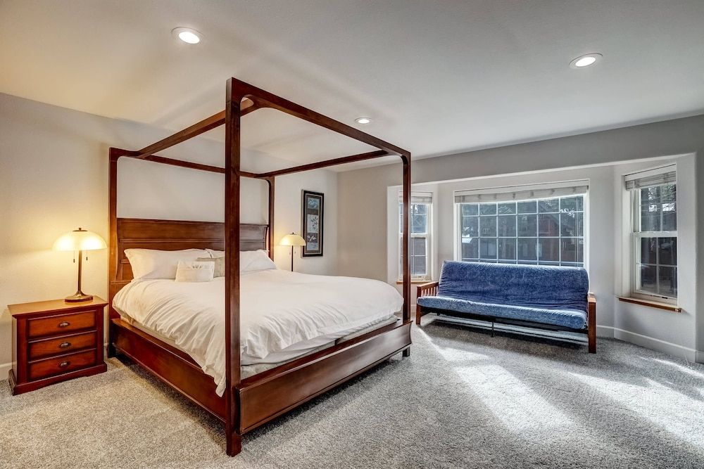 Nestled Pines Retreat Hot Tub, Pool Tahoe, Foosball, +more! House, Multiple Beds, Hot Tub, Mountain View (Nestled Pines Retreat) 11