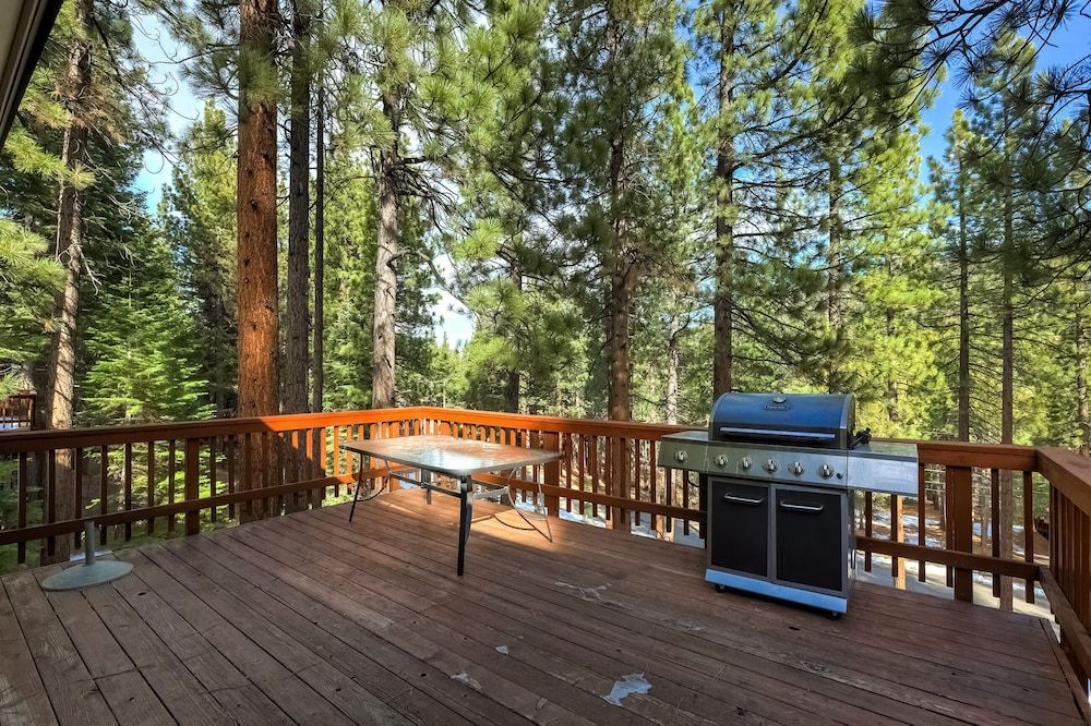 Nestled Pines Retreat Hot Tub, Pool Tahoe, Foosball, +more! House, Multiple Beds, Hot Tub, Mountain View (Nestled Pines Retreat) 23