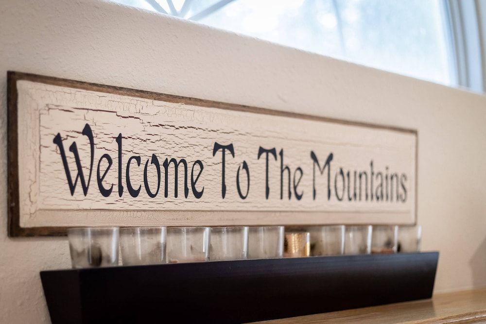 Nestled Pines Retreat Hot Tub, Pool Tahoe, Foosball, +more! House, Multiple Beds, Hot Tub, Mountain View (Nestled Pines Retreat) 33