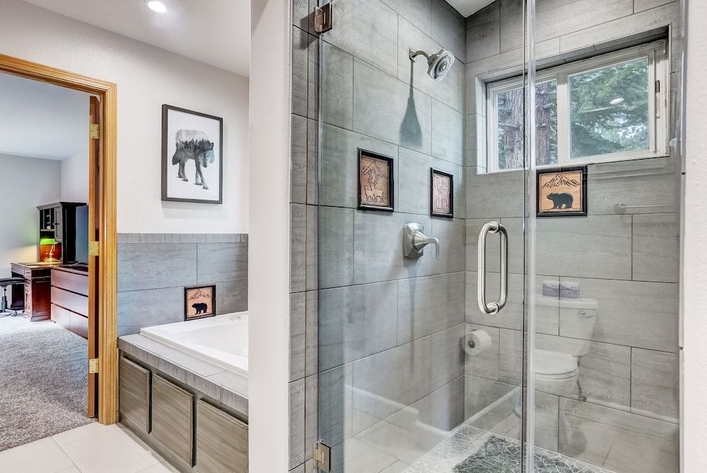 Nestled Pines Retreat Hot Tub, Pool Tahoe, Foosball, +more! House, Multiple Beds, Hot Tub, Mountain View (Nestled Pines Retreat) 7