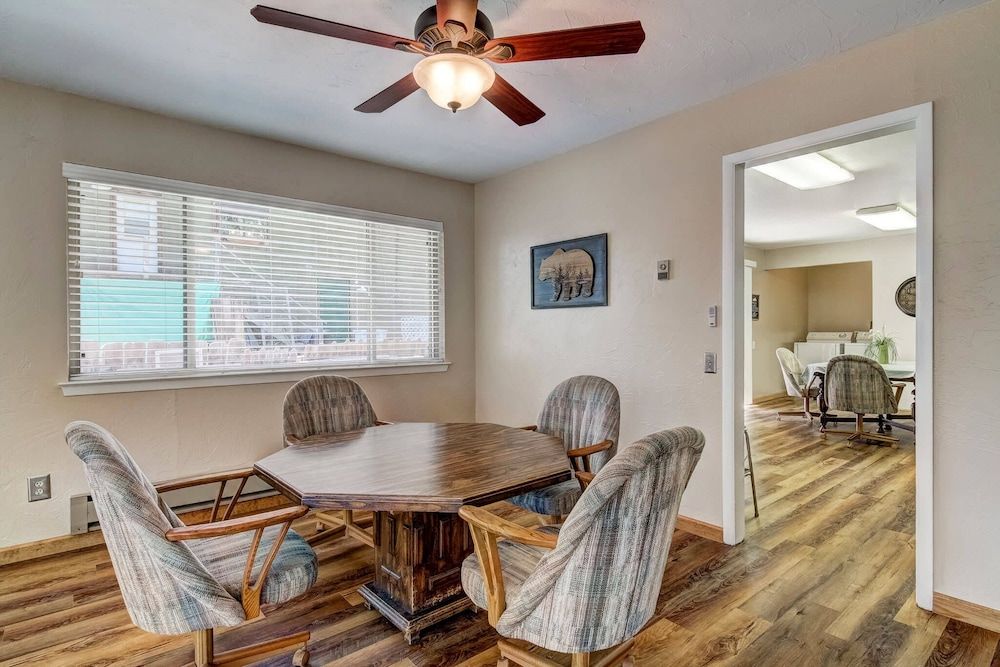 Blue Black Bart Foosball, Near Town & More! House, Multiple Beds, Patio, Mountain View (Blue Black Bart) 11