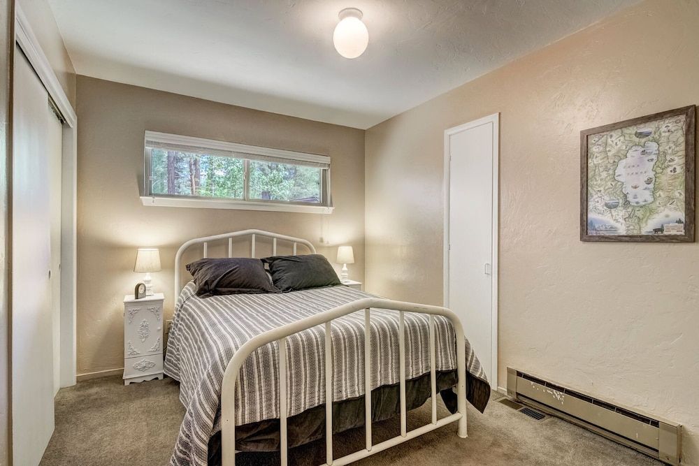 Blue Black Bart Foosball, Near Town & More! House, Multiple Beds, Patio, Mountain View (Blue Black Bart) 4