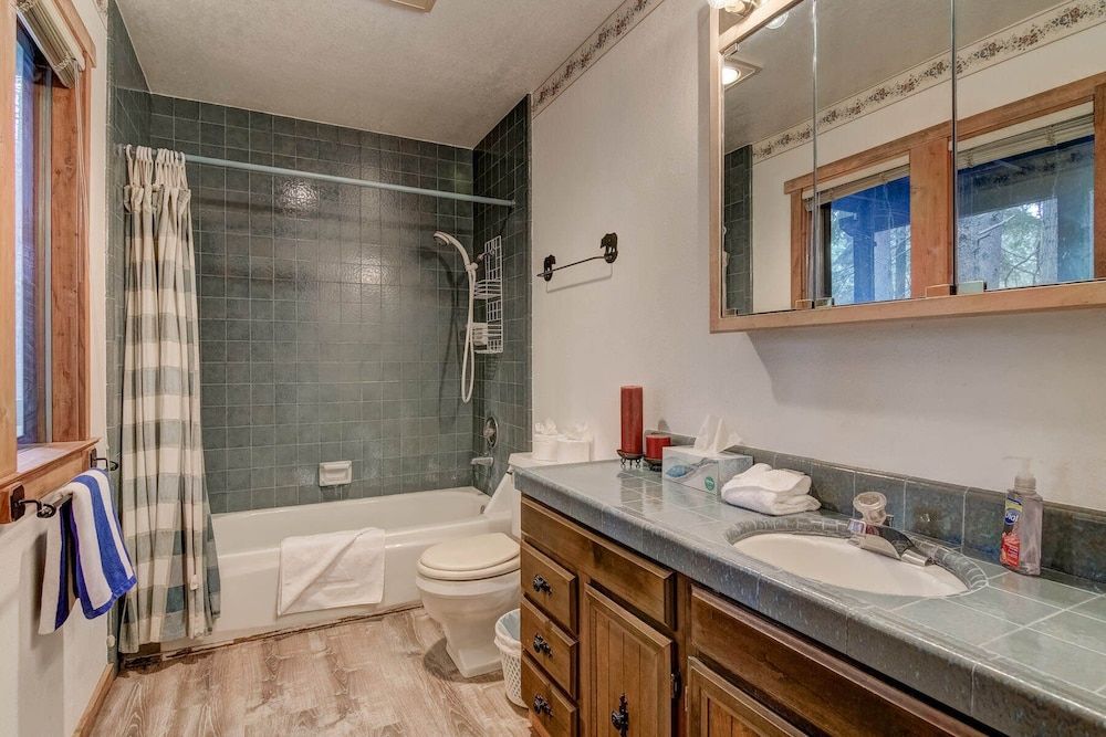 Bear Haus - Fur Babies Welcome! House, Multiple Beds, Balcony, Mountain View (Bear Haus) 7