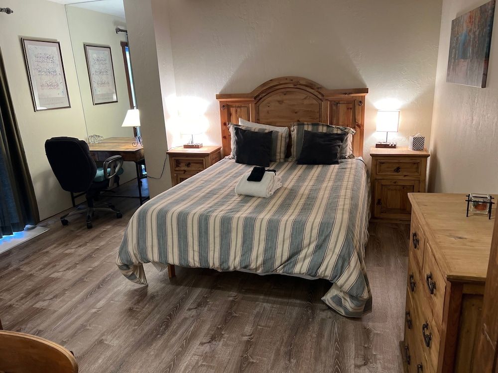 Bear Haus - Fur Babies Welcome! House, Multiple Beds, Balcony, Mountain View (Bear Haus) 3