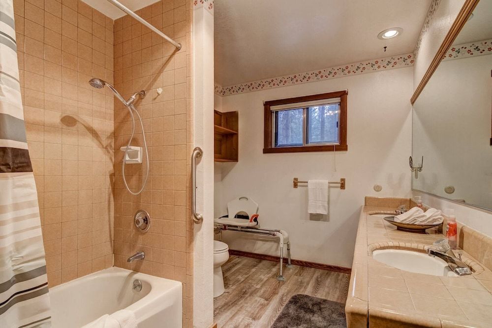 Bear Haus - Fur Babies Welcome! House, Multiple Beds, Balcony, Mountain View (Bear Haus) 8