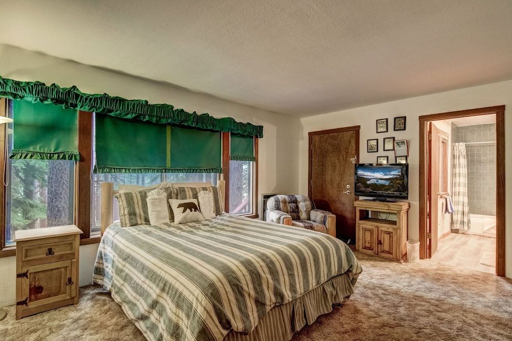 Bear Haus - Fur Babies Welcome! House, Multiple Beds, Balcony, Mountain View (Bear Haus) 2