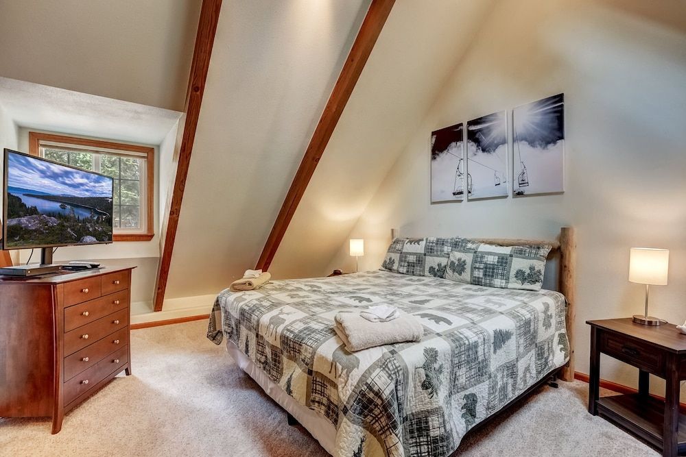 undefined Lone Pine Lodge 10